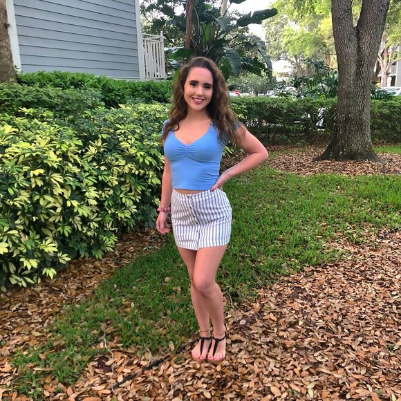 Meet your Posher, Lara - Picture 1 of 1